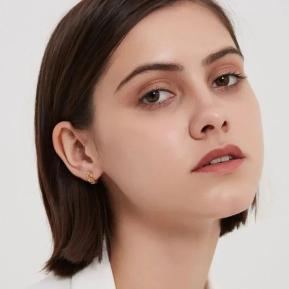 925 Sterling Silver Minimalist Huggie Hoop Earrings - Picture 6 of 9